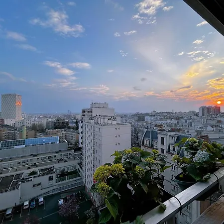 Large Charming In Apartman